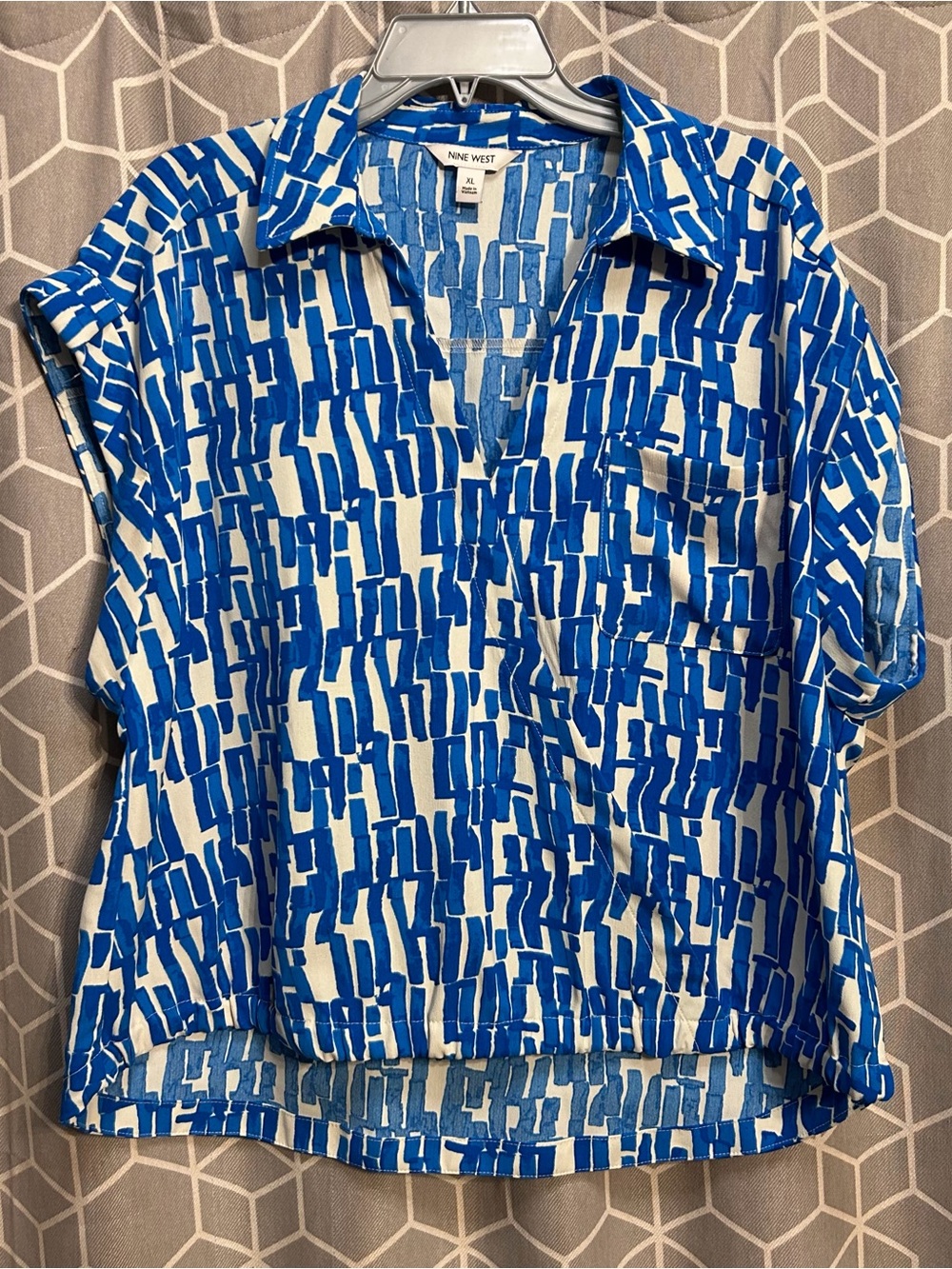 Nine West Blue & White Abstract Print Short-Sleeve Button-Down